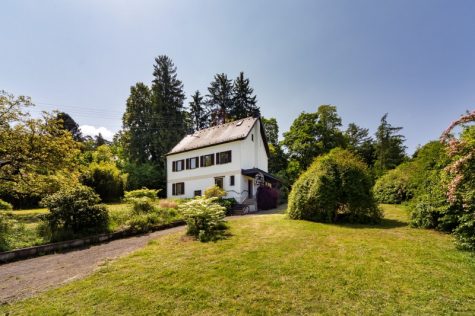 Villa auf riesigem Traumgrundstück mit parkähnlichem Flair!, 86356 Neusäß, Einfamilienhaus