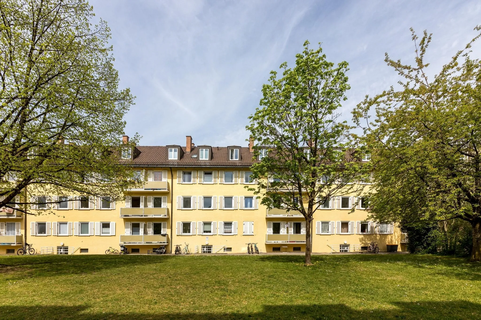 Immobilienangebot - München - Alle - 3-Zimmer-Wohnung im Altbau-Ensemble mit Balkon und TG in München-Sendling