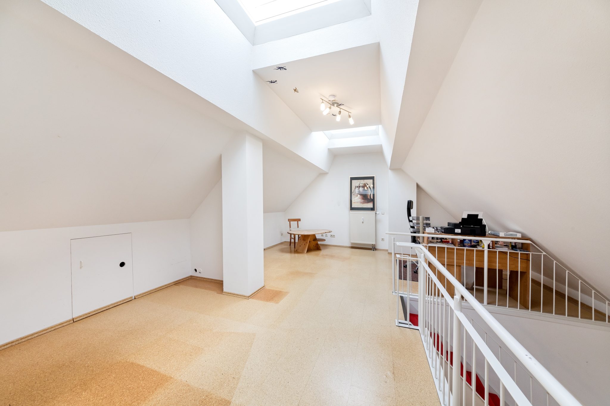 Immobilienangebot - München - Alle - RESERVIERT! Urban wohnen, ruhig ankommen – große 3-Zimmer-Galeriewohnung im Münchner Süden