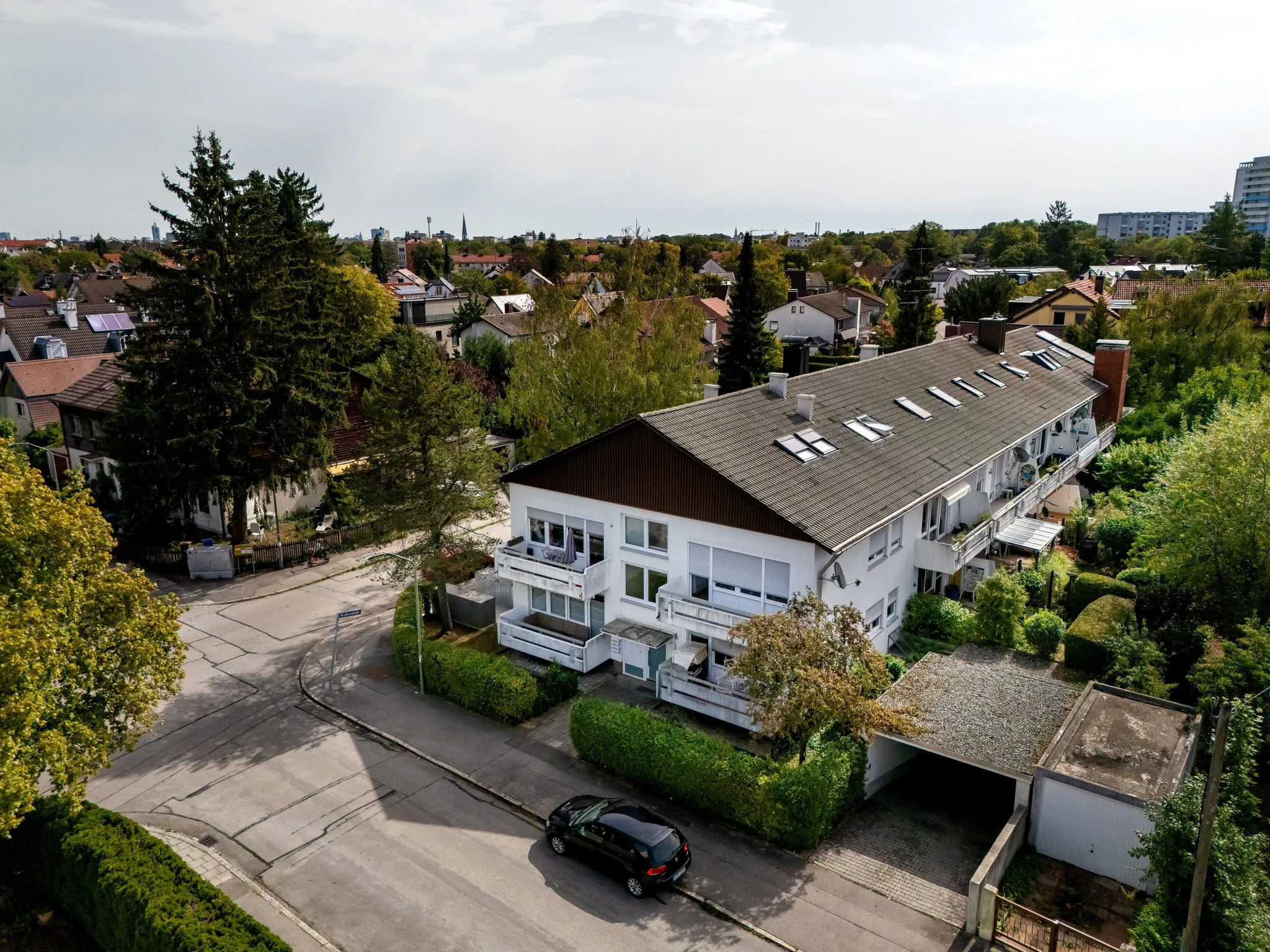 Immobilienangebot - München - Alle - Koffer packen und einziehen – Exklusive Design-Wohnung: Löffelfertig und hochwertigst möbliert