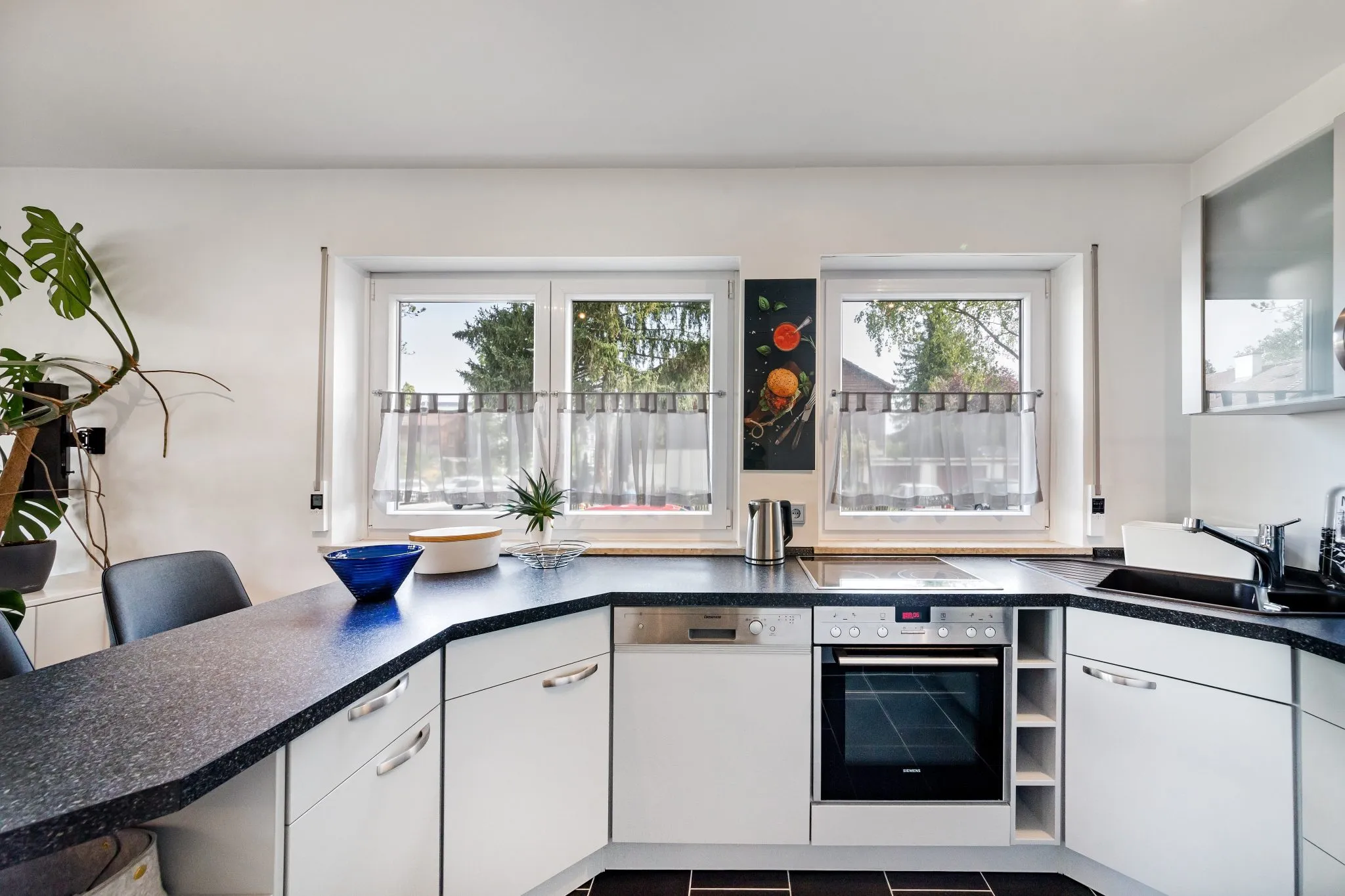 Immobilienangebot - München - Alle - Koffer packen und einziehen – Exklusive Design-Wohnung: Löffelfertig und hochwertigst möbliert