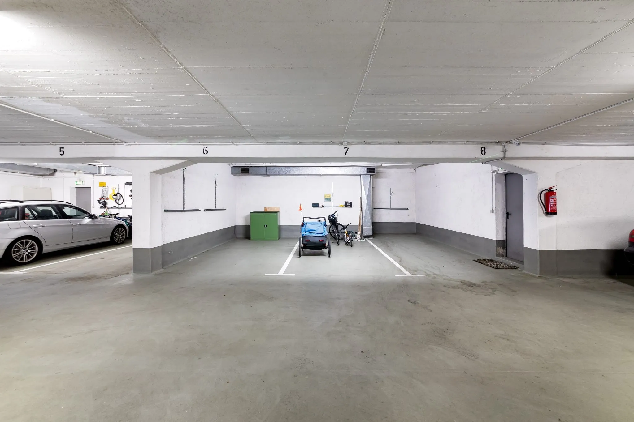 Immobilienangebot - München - Alle - Koffer packen und einziehen – Exklusive Design-Wohnung: Löffelfertig und hochwertigst möbliert