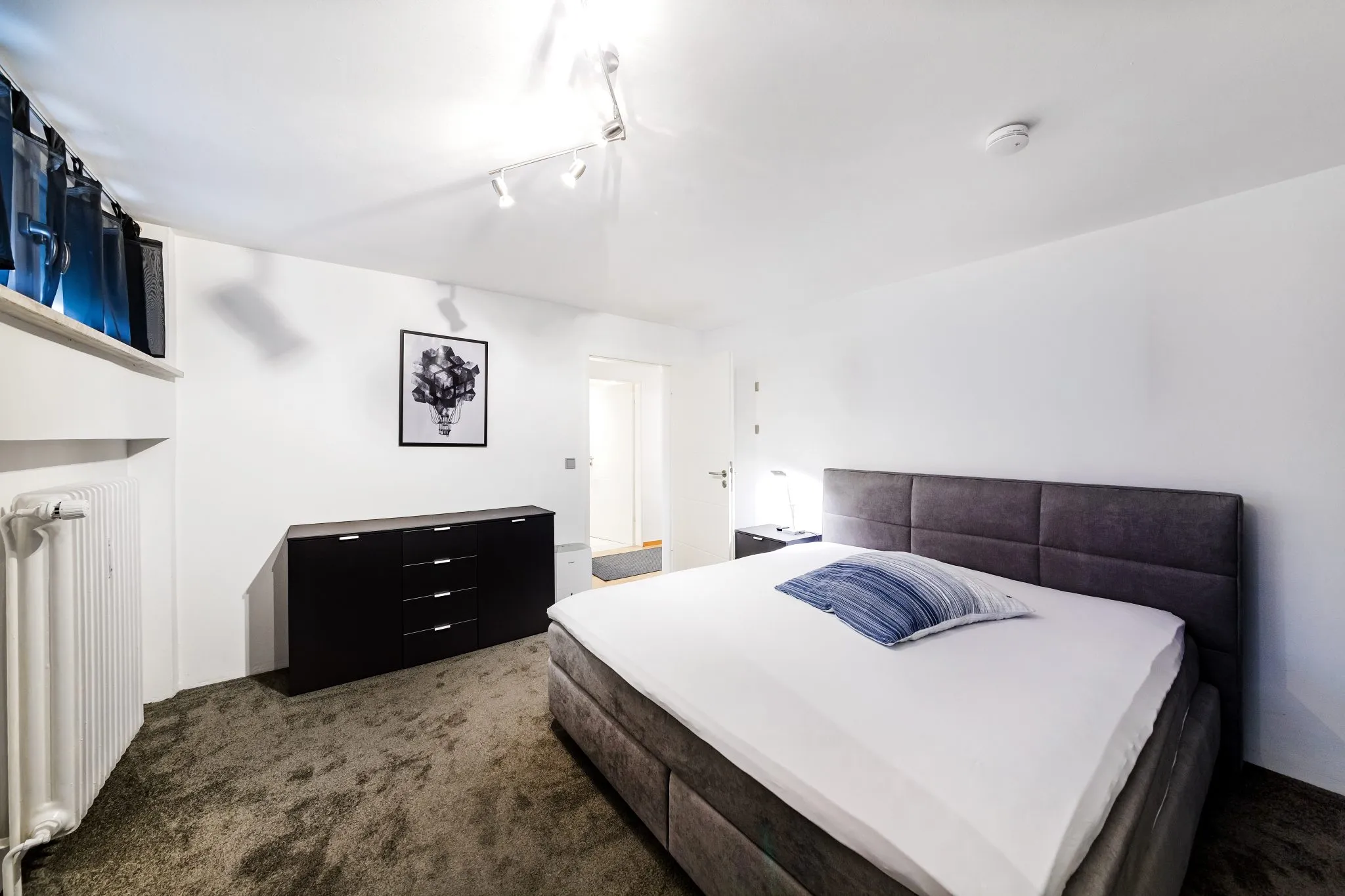 Immobilienangebot - München - Alle - Koffer packen und einziehen – Exklusive Design-Wohnung: Löffelfertig und hochwertigst möbliert