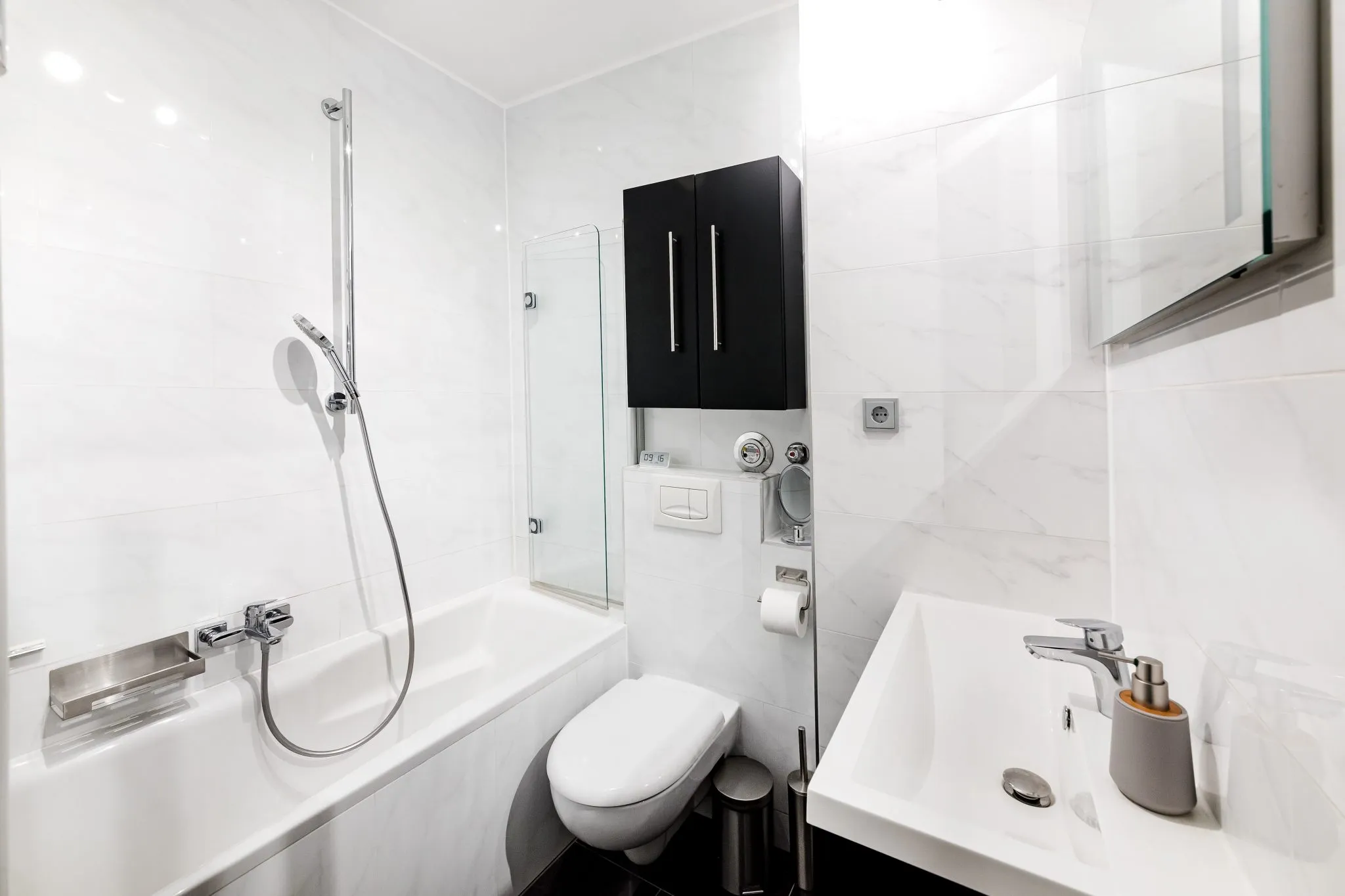 Immobilienangebot - München - Alle - Koffer packen und einziehen – Exklusive Design-Wohnung: Löffelfertig und hochwertigst möbliert