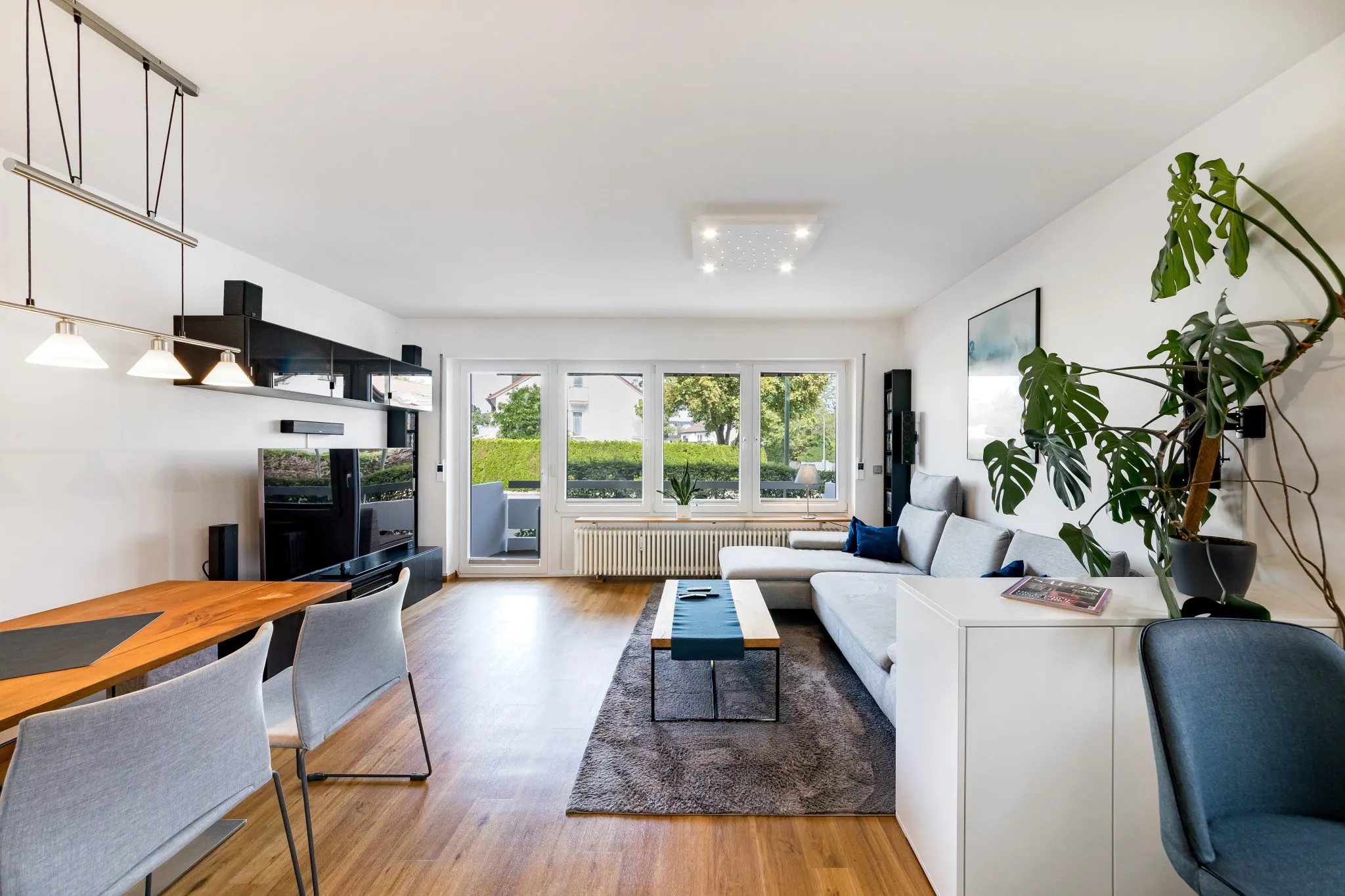 Immobilienangebot - München - Alle - Koffer packen und einziehen – Exklusive Design-Wohnung: Löffelfertig und hochwertigst möbliert