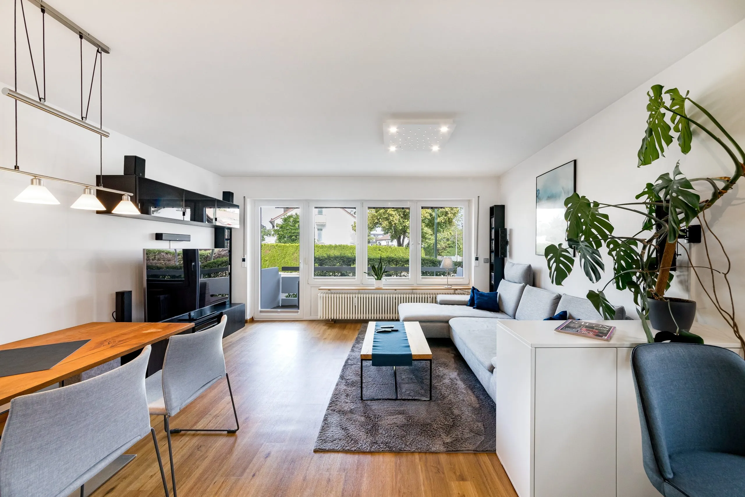 Immobilienangebot - München - Alle - Koffer packen und einziehen – Exklusive Design-Wohnung: Löffelfertig und hochwertigst möbliert